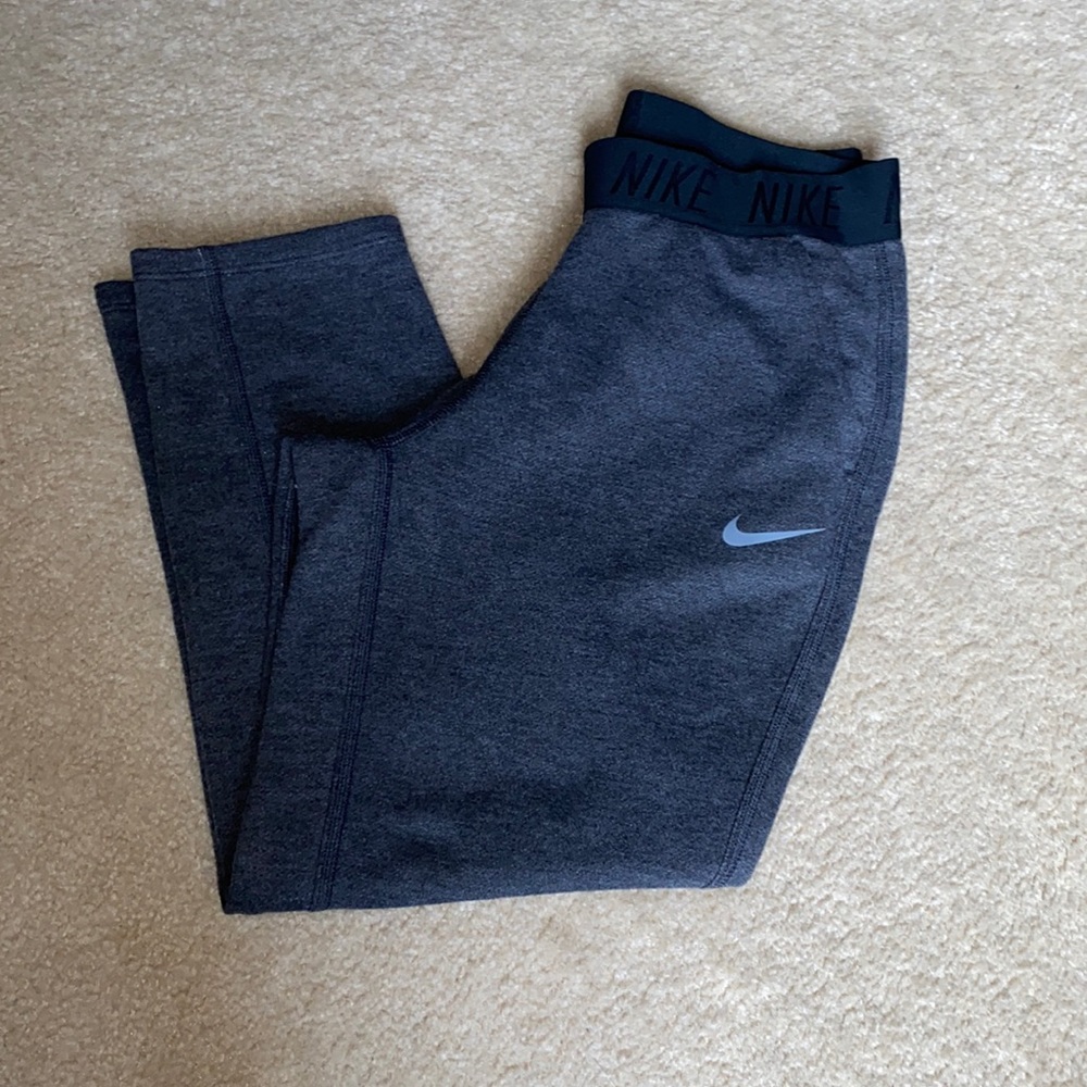 EUC Nike Cropped Workout Leggings